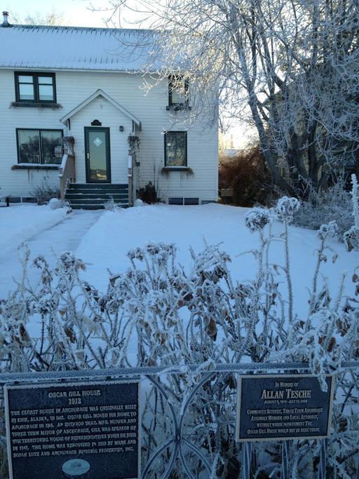The Oscar Gill House Bed & Breakfast Анкъридж Екстериор снимка